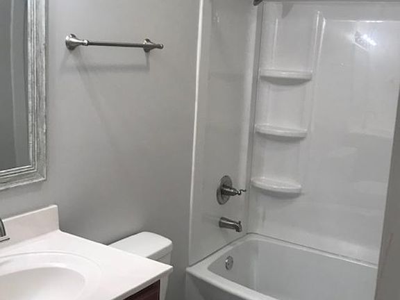4th image of 1010 W Jackson Blvd #2