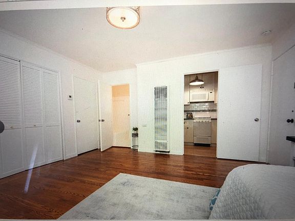 3rd image of 1548 Hoover Ave #B