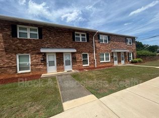504 S Cherry St, Kernersville, NC 27284