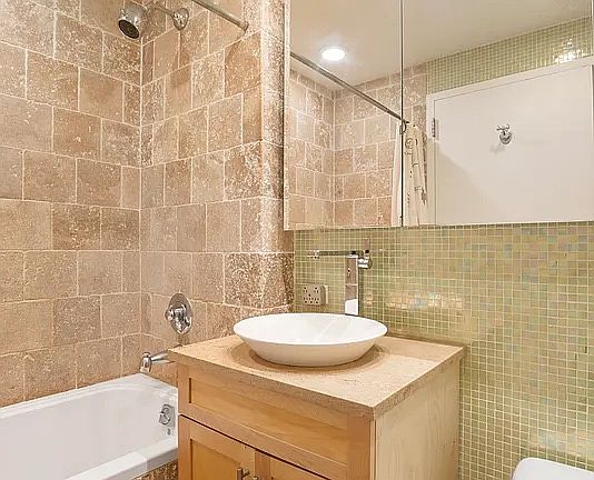 5th image of 516 W 47th St APT N1d
