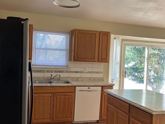 4th image of 104 Gate House Blvd
