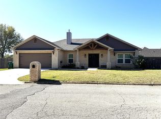 702 Pillar St, Bowie, TX 76230