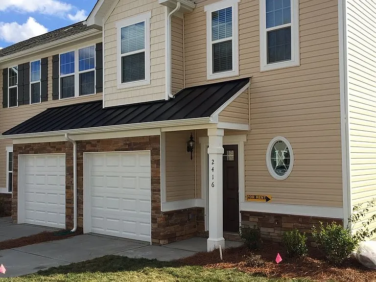 2416 Silverthorn Dr — Photo 2