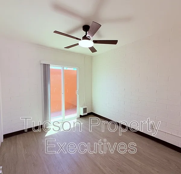 2411 S 6th Ave #16 — Photo 8