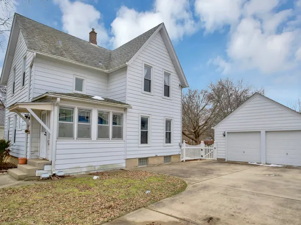 374 Silver St, Elgin, IL 60123