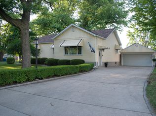 220 Cedar St, Crown Point, IN 46307