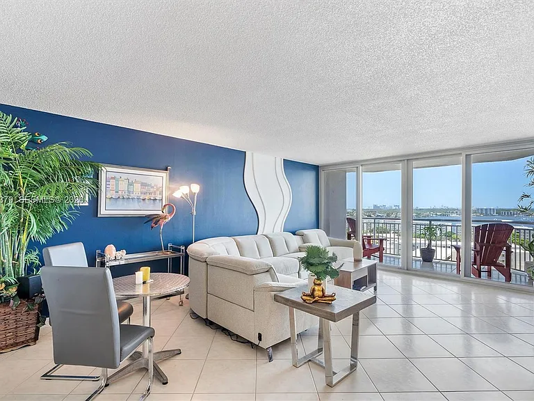 18031 Biscayne Blvd #1401 — Photo 2