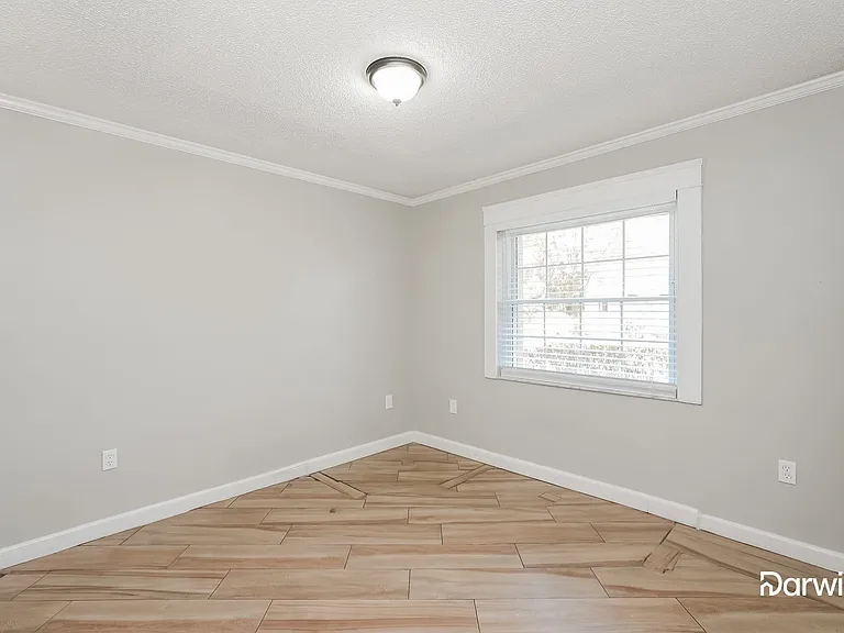 2120 Creekbend Dr — Photo 13