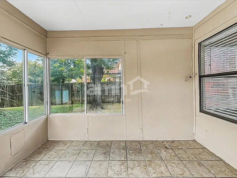 8010 Manderly Pl — Photo 9