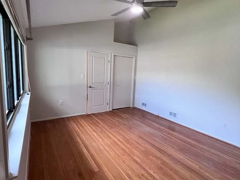 10419 Darby St — Photo 13