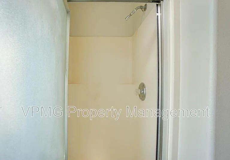 7608 NE 52nd St — Photo 26
