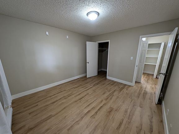 5th image of 261 Arrowstone Dr