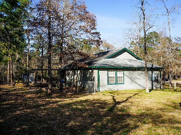 Side view of home to the left of the home.