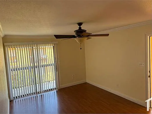 2875 Winkler Ave #520 — Photo 6