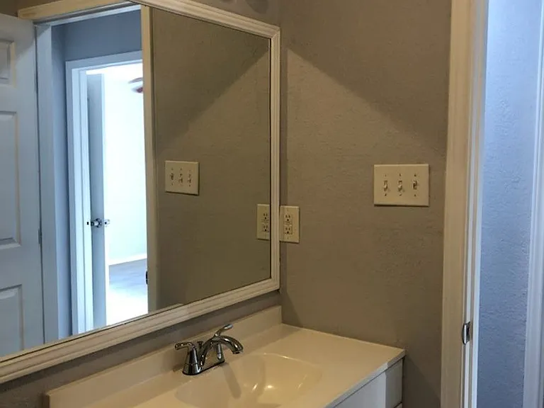511 E Sayers Ave — Photo 15
