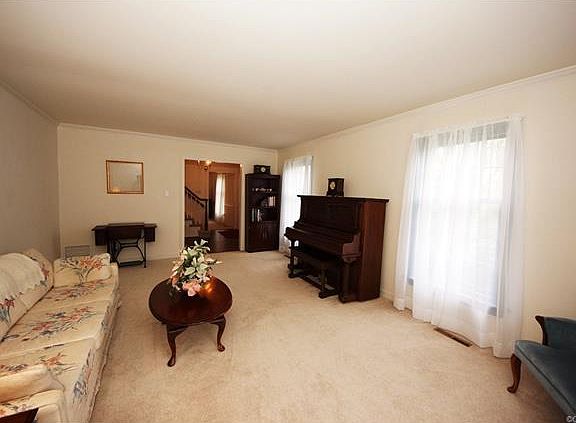 3rd image of 8124 Surreywood Dr
