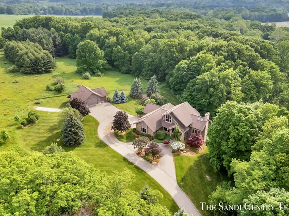 1558 Lincoln St, Marne, MI 49435