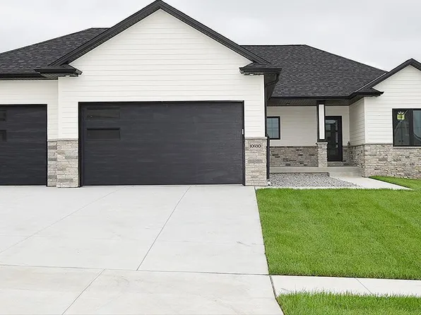 10930 Grantham Dr, Lincoln, NE 68527