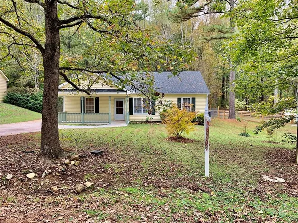 129 Whispering Pine Ln, White, GA 30184