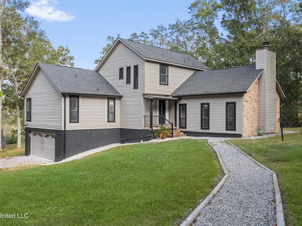 1004 Homestead Blvd, Gautier, MS 39553