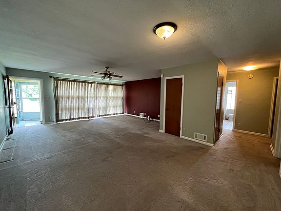 4th image of 1114 Plaza Dr