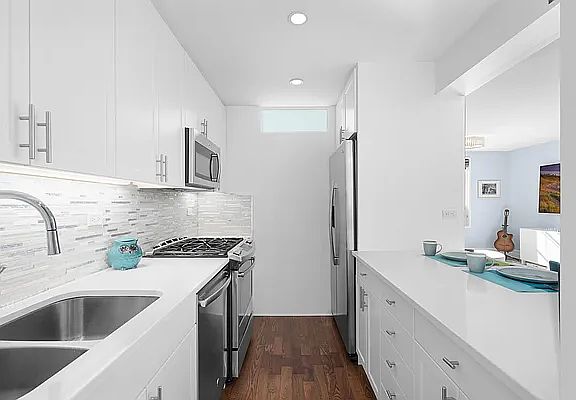 3rd image of 30 E 9th St APT 4LL