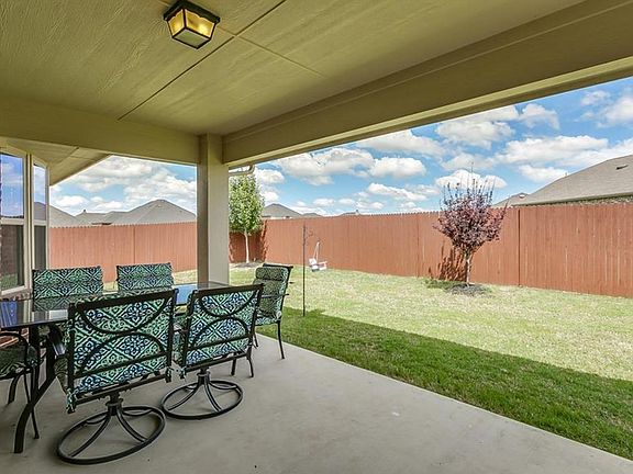 4th image of 816 Silverthorne Dr