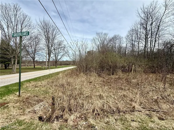 Greensleaves Cir SE, Hubbard, OH 44425
