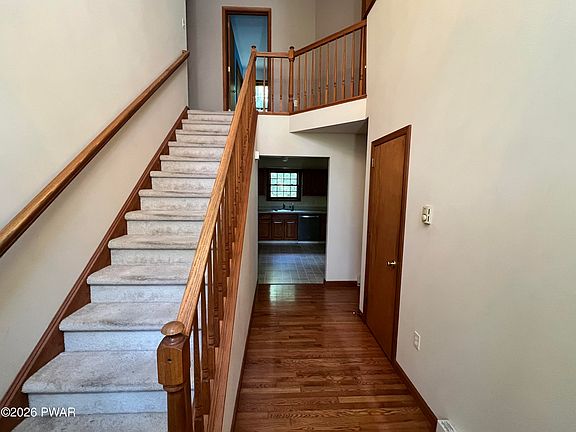 5th image of 118 Country Club Dr