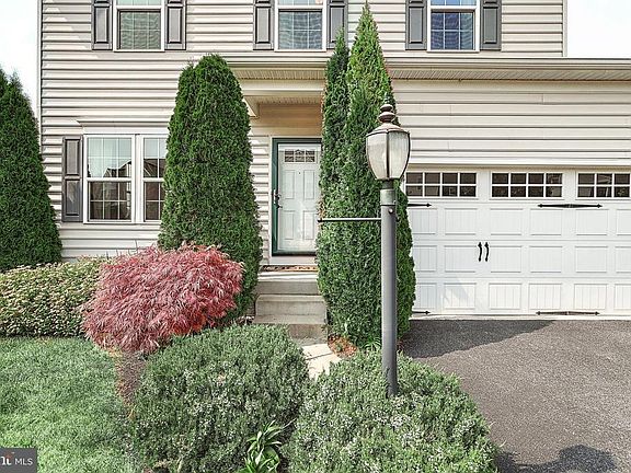 3rd image of 1146 Alta Vista Way