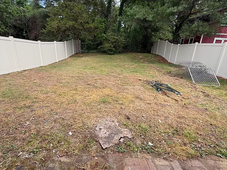 325-325B Monaco Dr — Photo 4