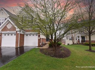 1221 Falcon Ridge Dr, Elgin, IL 60124