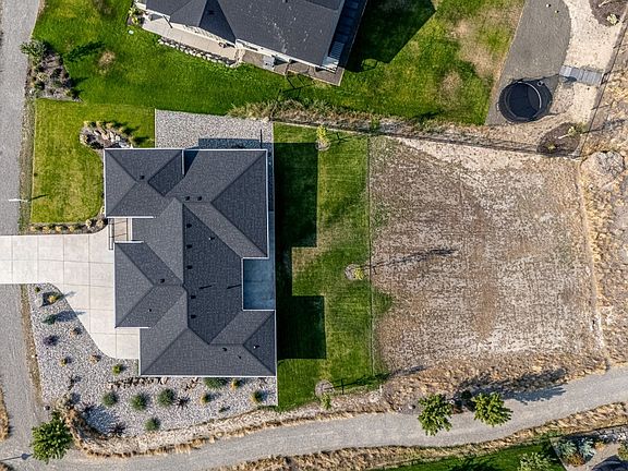 3rd image of 265 Rue Cheval Cir