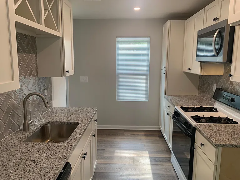 3101 Silverberry St — Photo 3