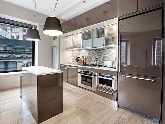 4th image of 75 Wall St APT 20F