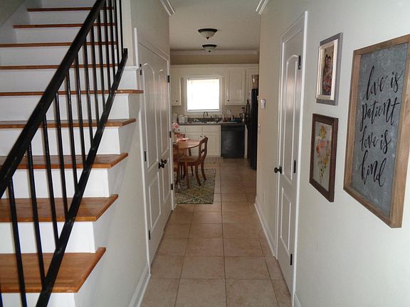 3rd image of 116 Twin Gates Dr
