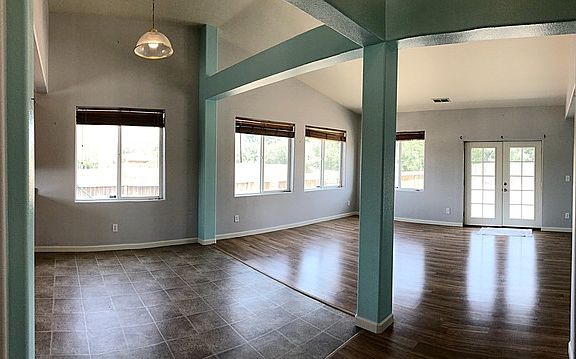 4th image of 1475 Green River Ln