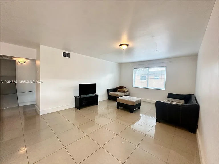 1548 SW 5th Pl #1 — Photo 17
