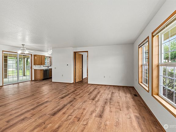 4th image of 1171 A Tennyson Drive