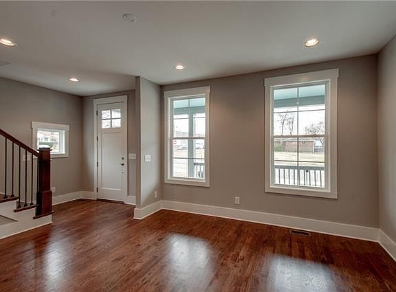 4th image of 1502 Tremont Ave