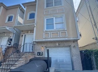 582 S 10th St, Newark, NJ 07103