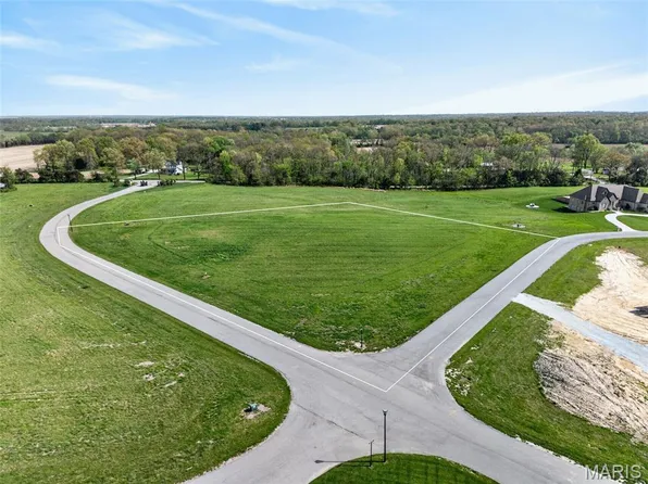 507 Castle Rock Bend Dr, O'Fallon, MO 63366