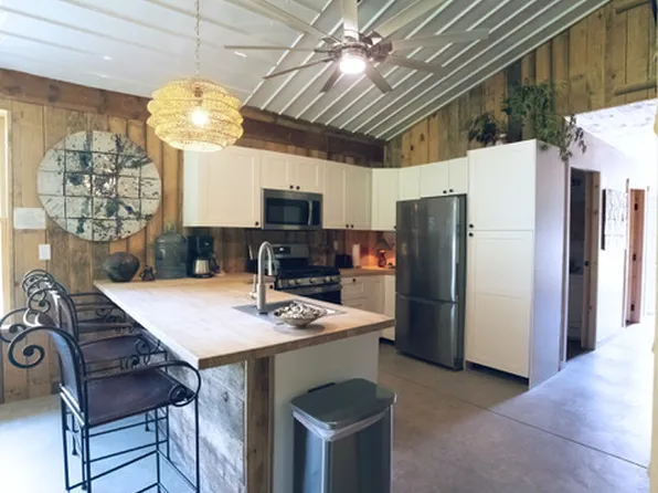 15216 Grove Rd SE, Port Washington, OH 43837