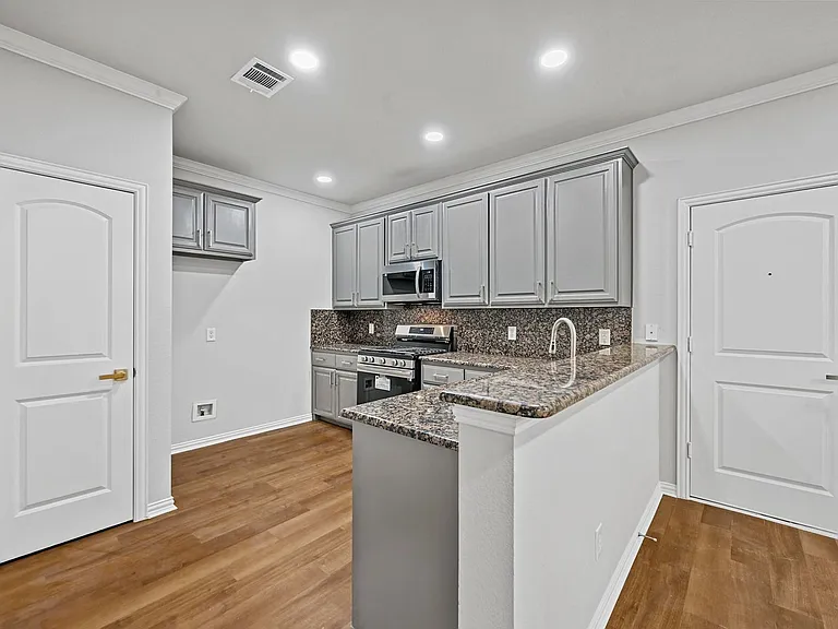 1045 Rodin Ln — Photo 5