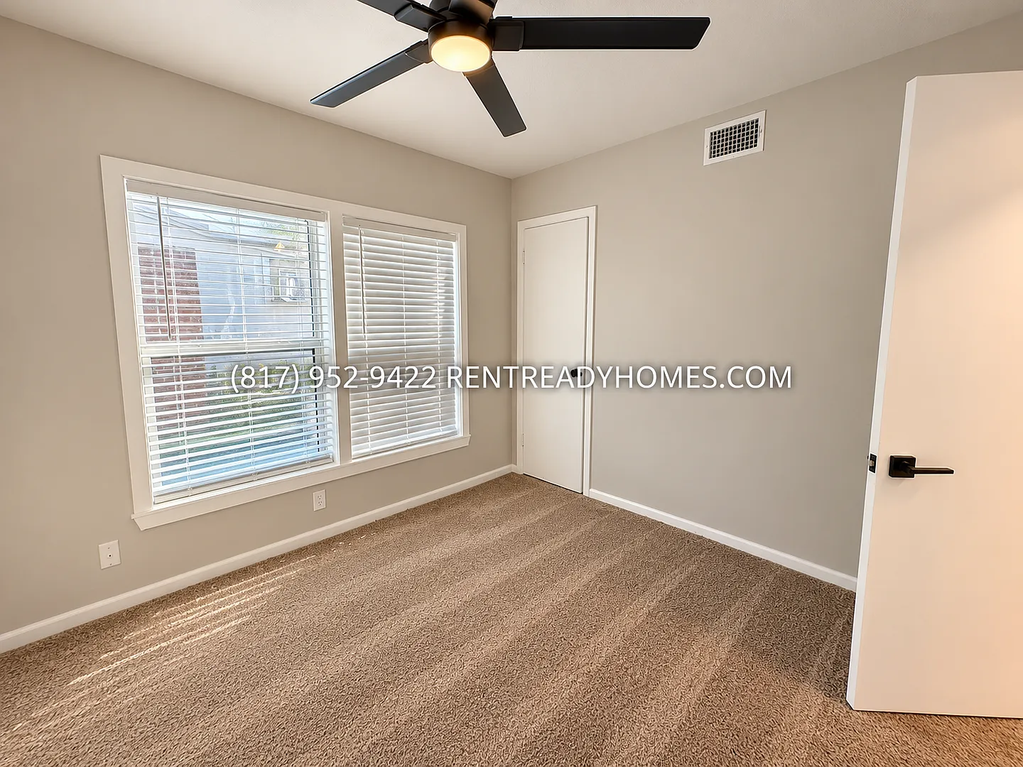 1504 Ridgeview St — Photo 3