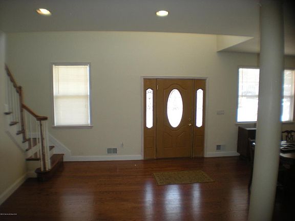 3rd image of 22 Point O Woods Dr