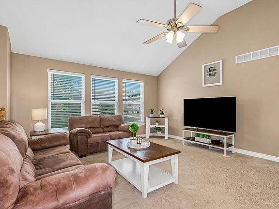 4th image of 3801 Clayton Dr
