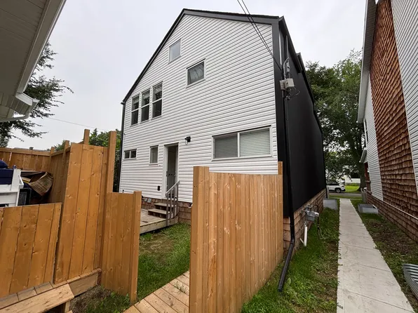12021 55th St NW, Edmonton, AB T5W 3R3