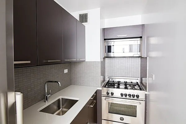 Rented by Manhattan Realty Group | media 1