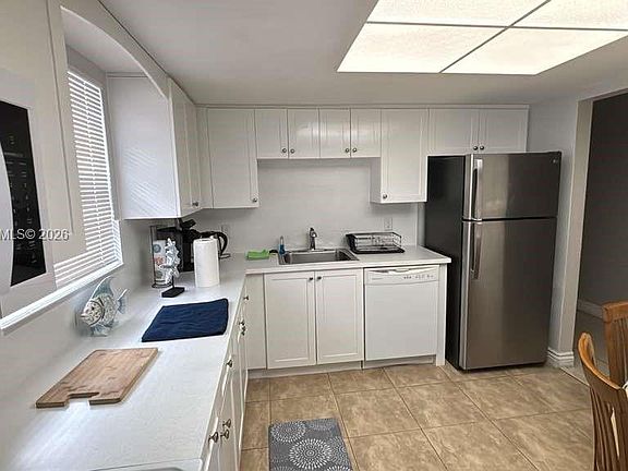 4th image of 1120 NE 24th Ave #2